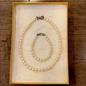 Pearl bracelet and necklace matching set